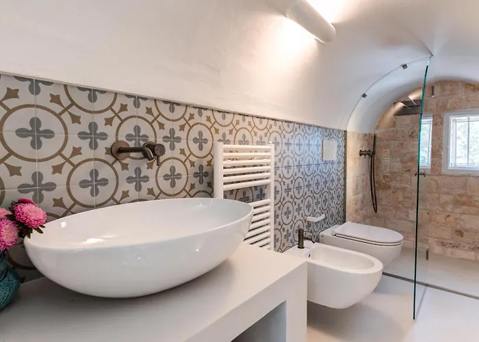 Masseria Profilo 8, Emma Villa