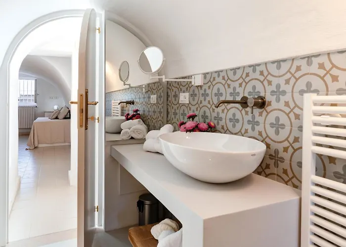 Masseria Profilo 8, Emma Villa *
