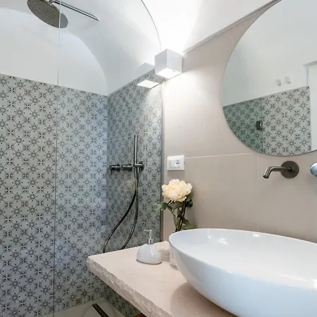 Villa Masseria Profilo 8, Emma Monopoli