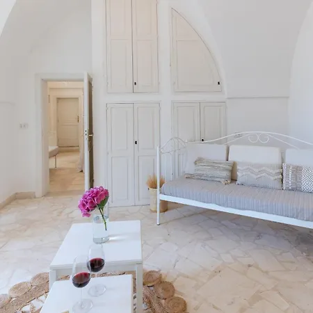 Villa Masseria Profilo 8, Emma Monopoli