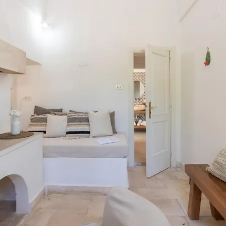 Villa Masseria Profilo 8, Emma Monopoli