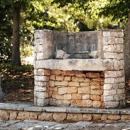 Masseria Profilo 8, Emma * Monopoli